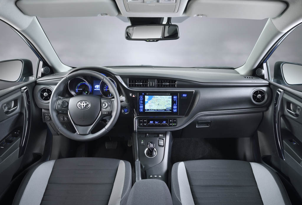 Toyota Auris kombi hybrid Wypożyczalnia samochodów